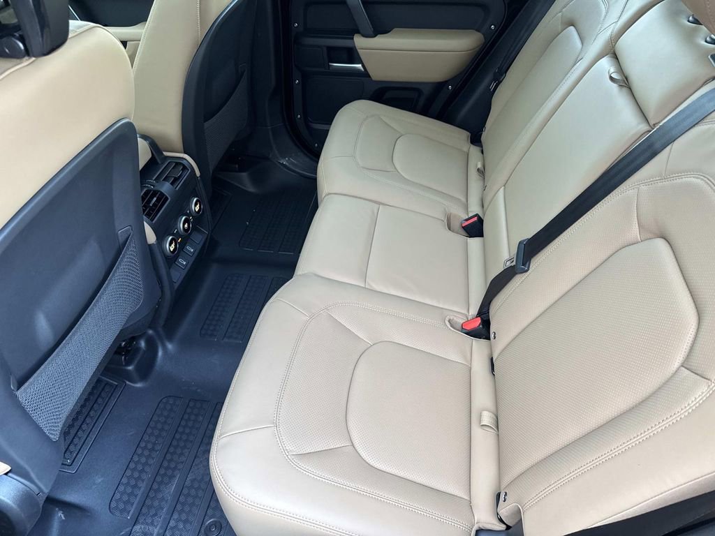 2026 Land Rover Defender 110 X-Dynamic SE