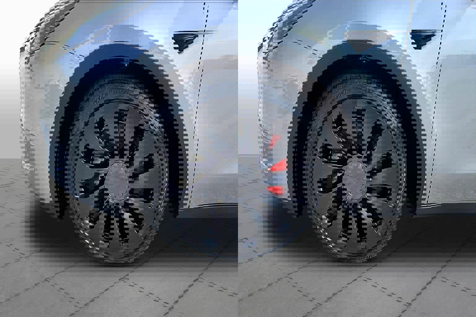 2025 Tesla Model Y Performance