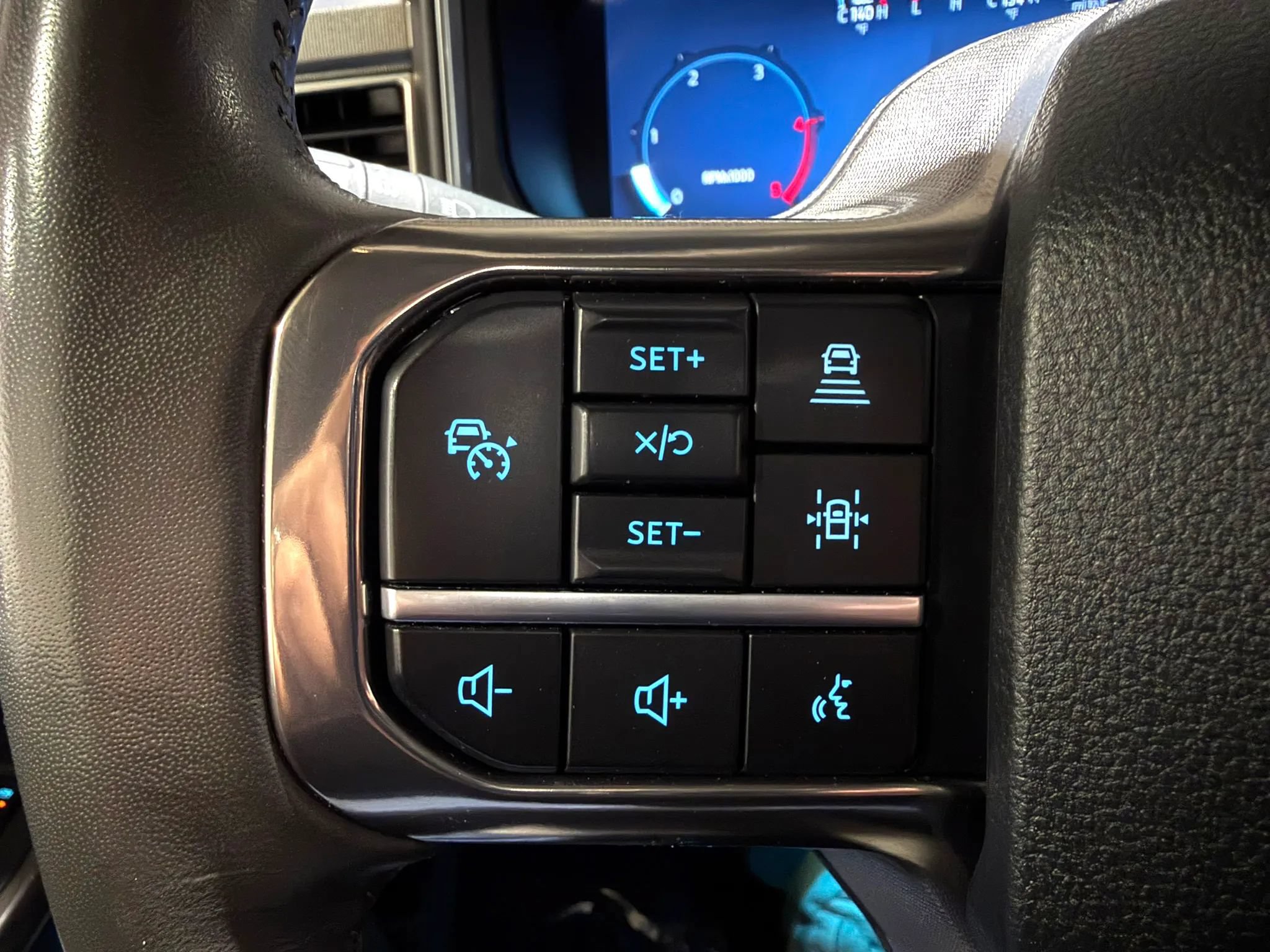 2025 Ford F-450 Super Duty Platinum - Photo 23