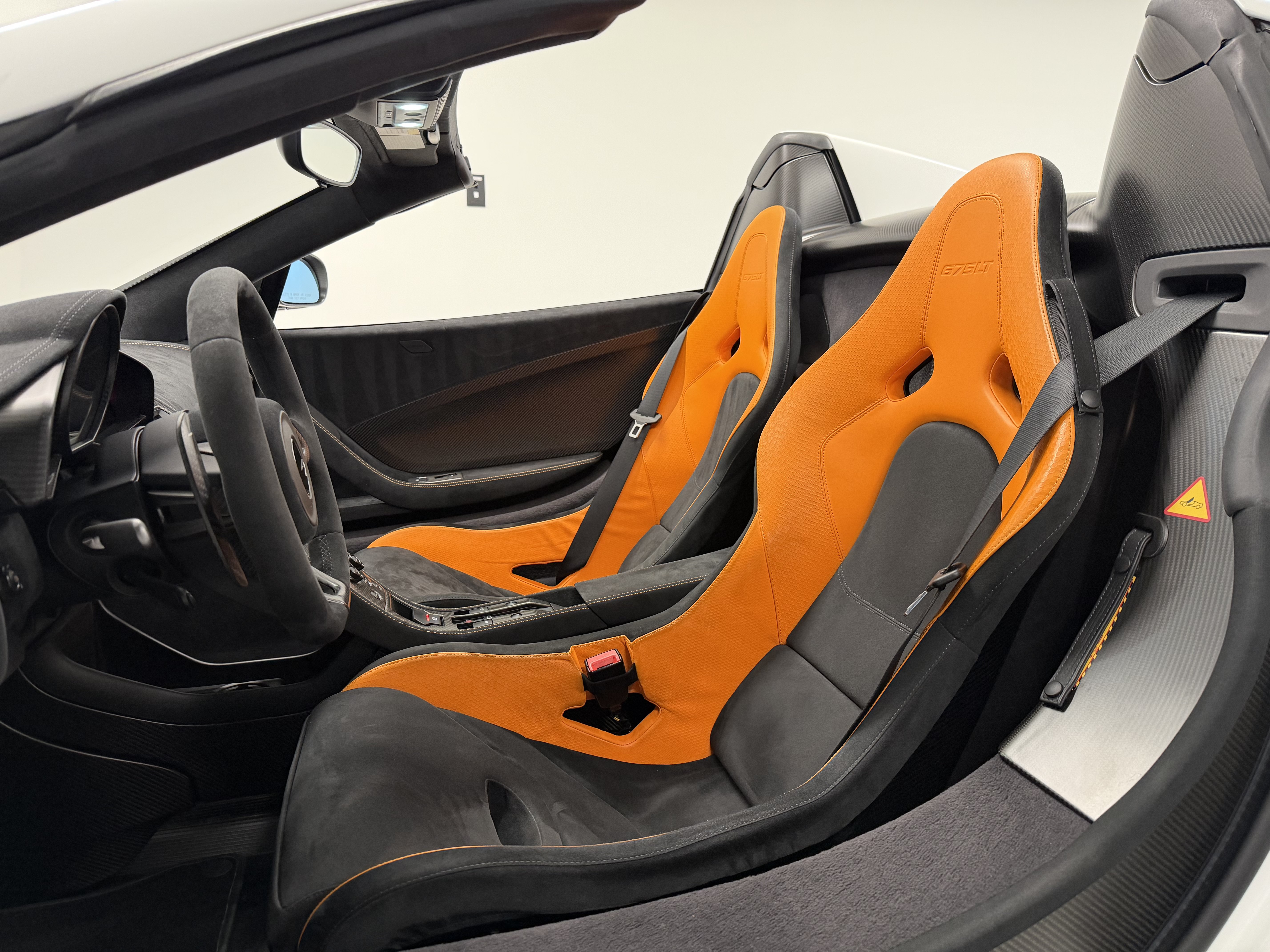 Used 2016 McLaren 675LT Spider photo 18