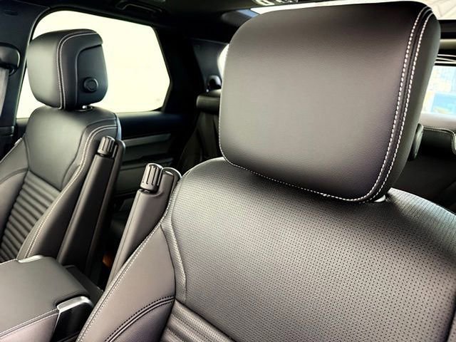 2025 Land Rover Discovery Dynamic SE