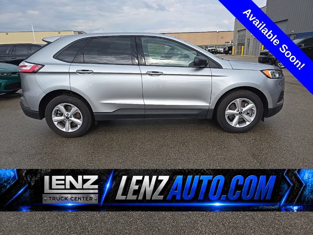 Used 2024 Ford Edge SE