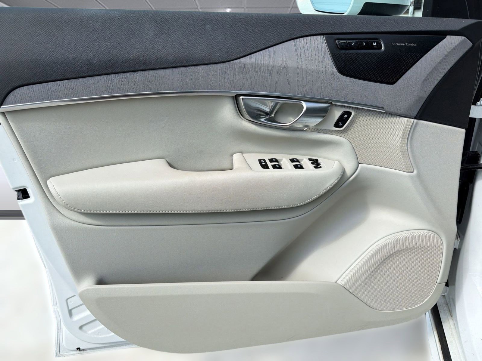 2024 Volvo Xc90 B6 Plus