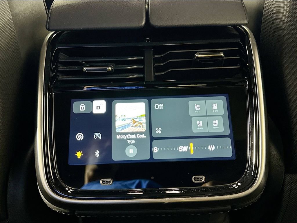 2025 Rivian R1S Adventure