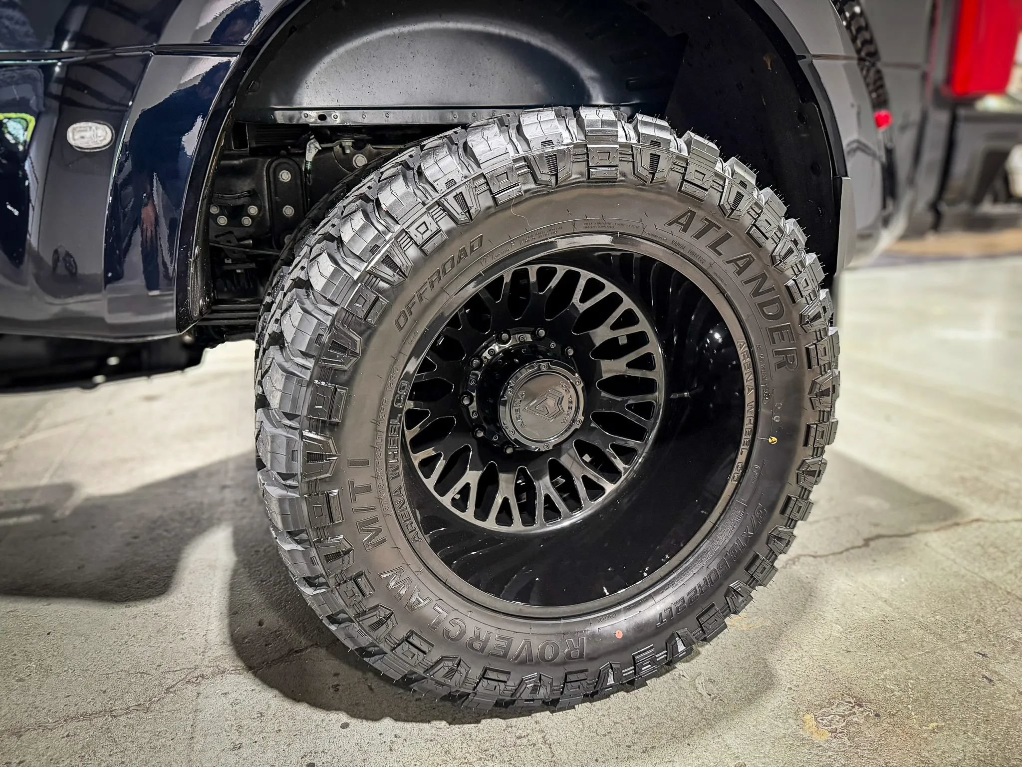 2025 Ford F-450 Super Duty Platinum - Photo 9