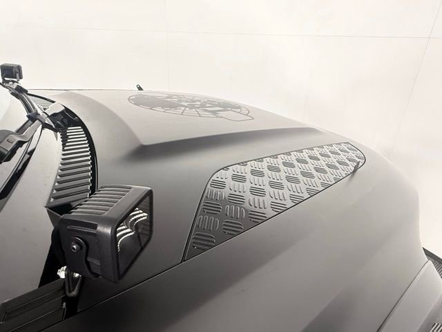 2023 Land Rover Defender 130 SE