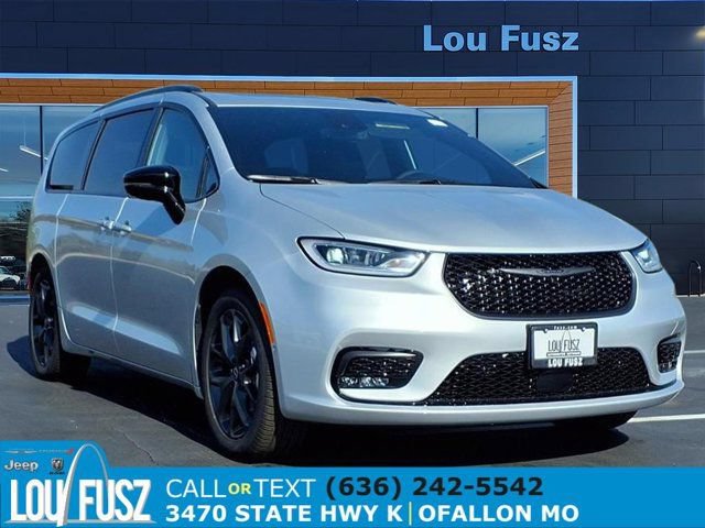 New 2026 Chrysler Pacifica Limited w/ S Appearance Package
