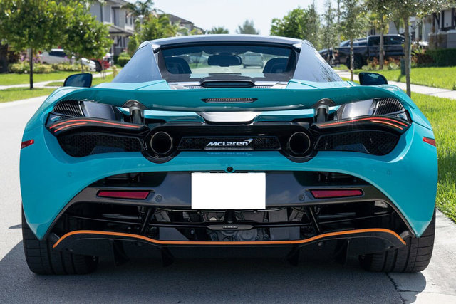 Used 2022 McLaren 720S Spider photo 17