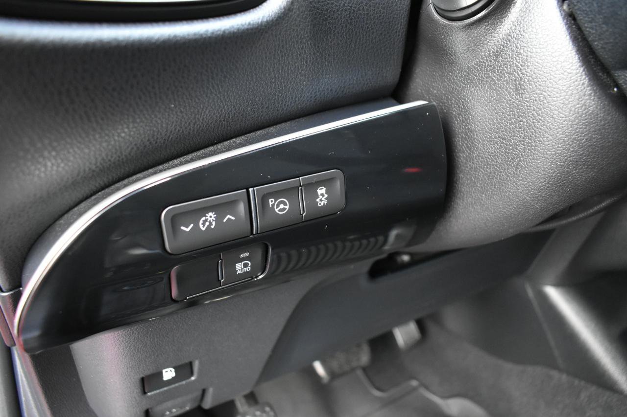 2022 Toyota Prius LE