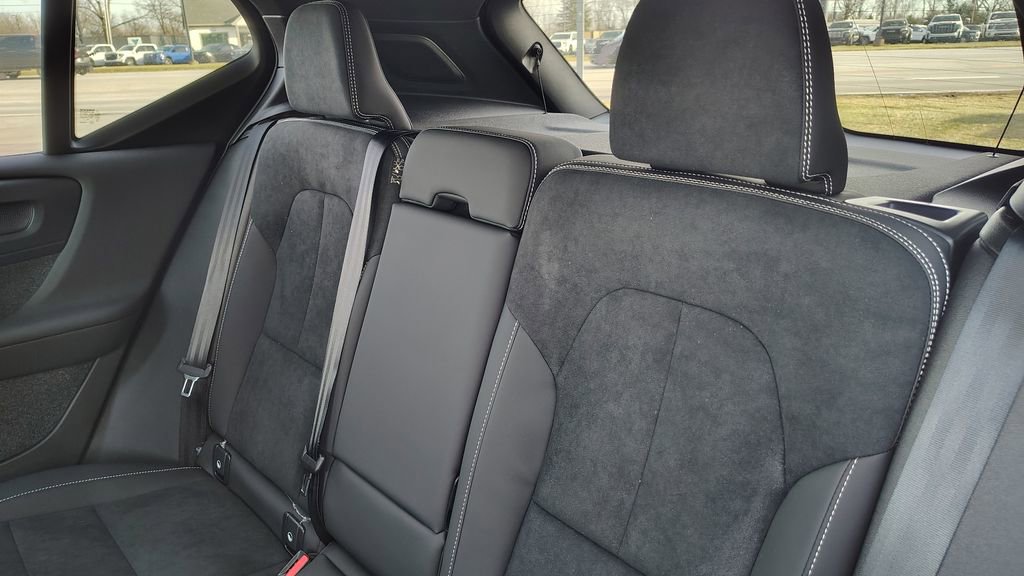 2026 Volvo Xc40 B5 Ultra