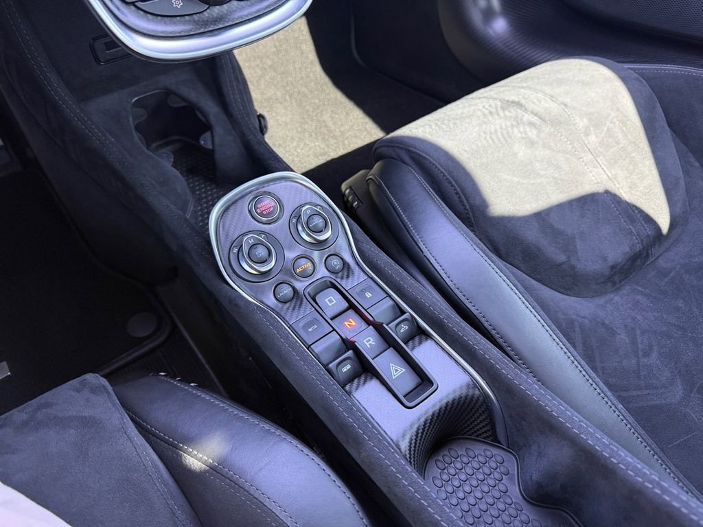 Used 2020 McLaren 600LT Spider photo 16