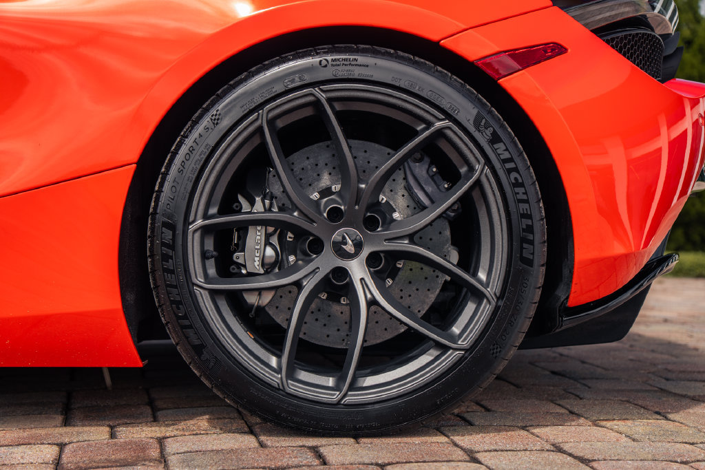 Used 2021 McLaren 720S Performance photo 17