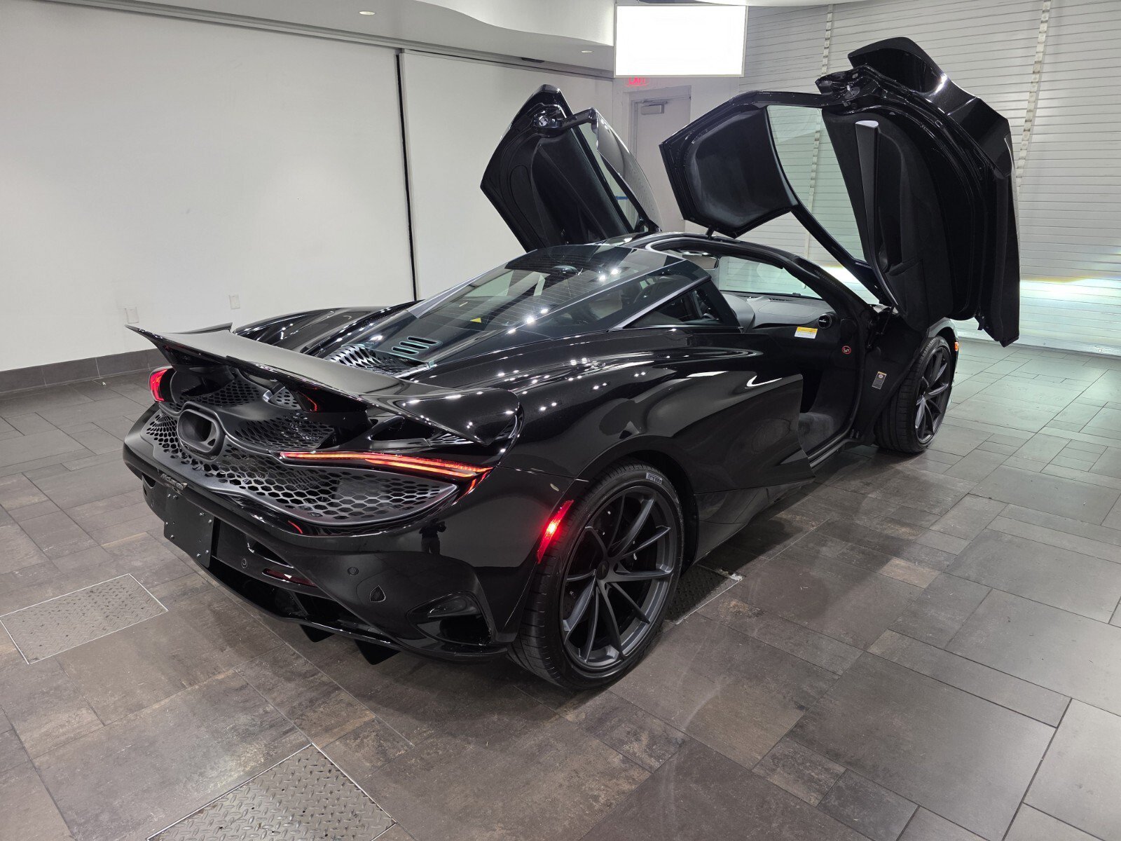 New 2026 McLaren 750S Coupe photo 23