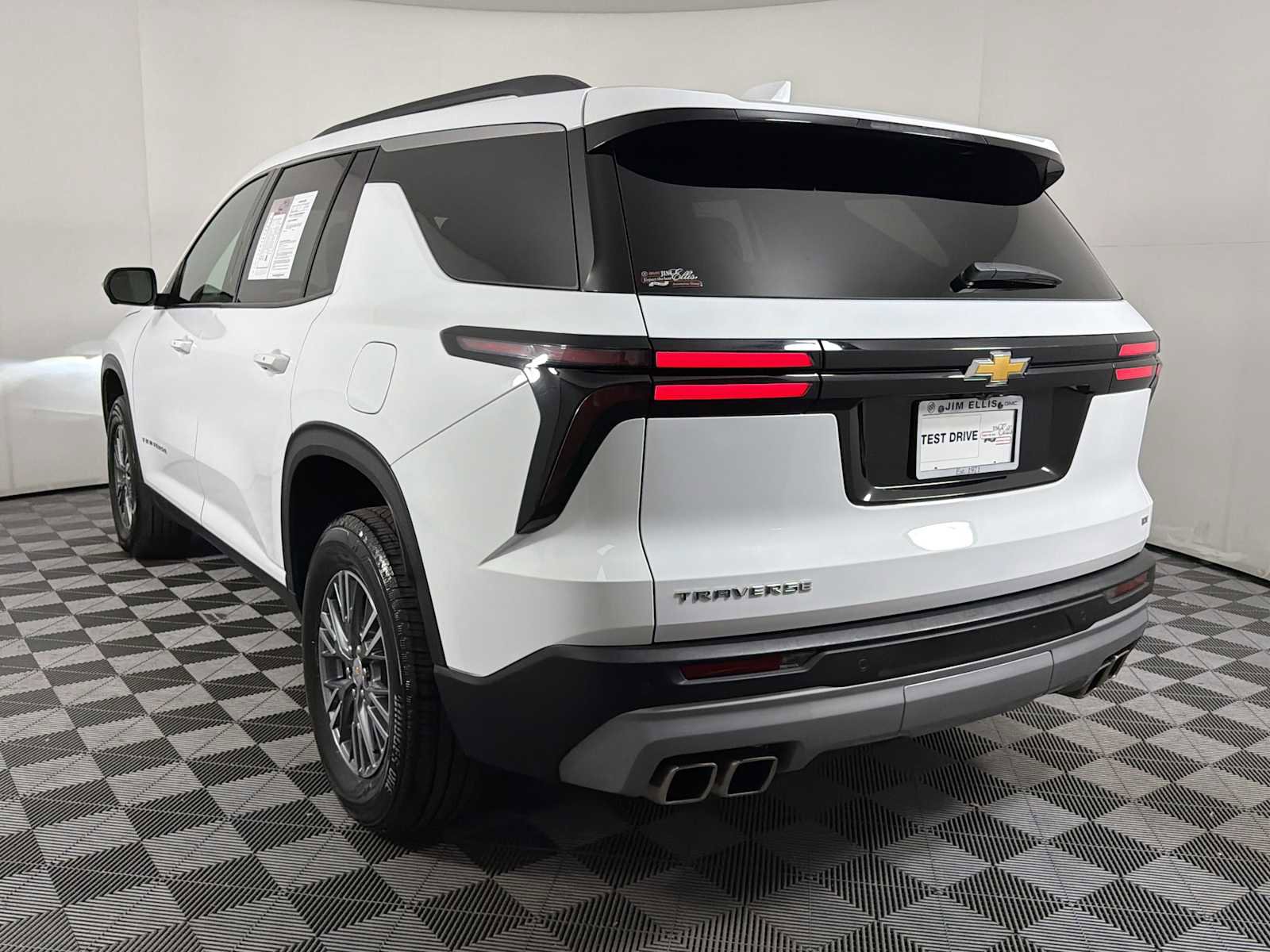2024 Chevrolet Traverse LT
