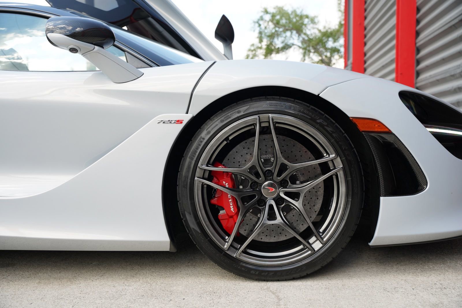 Used 2018 McLaren 720S photo 16