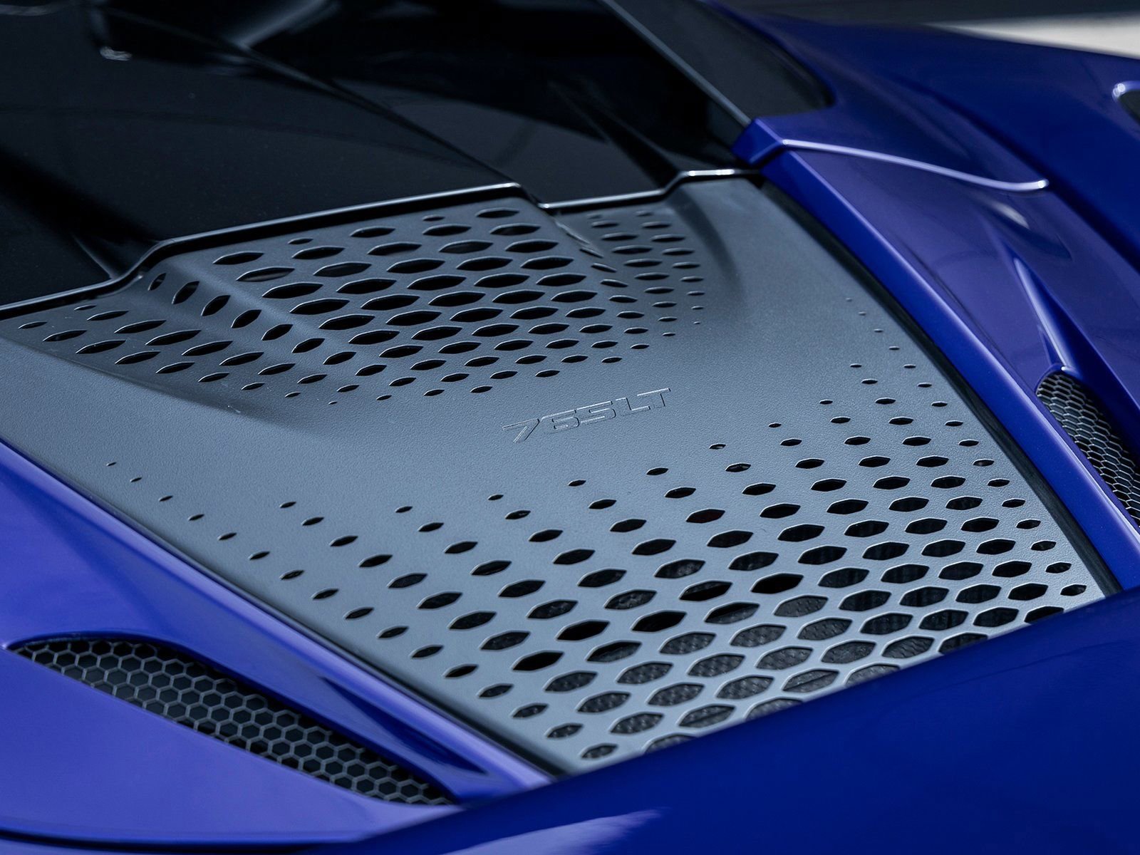 Used 2022 McLaren 765LT photo 17