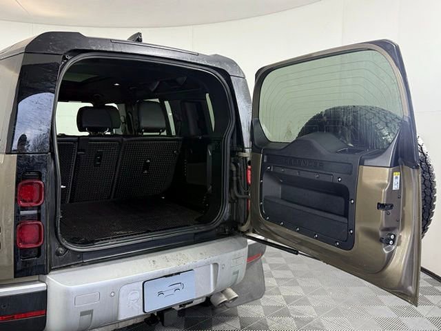 2024 Land Rover Defender 110 SE
