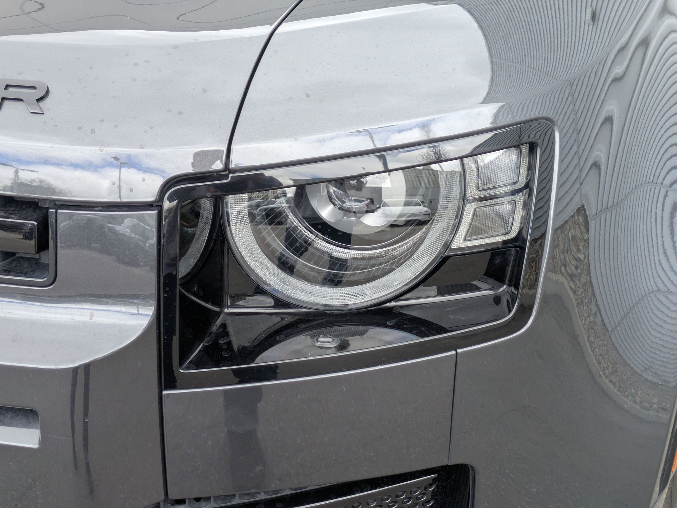 2025 Land Rover Defender 110 X-Dynamic SE