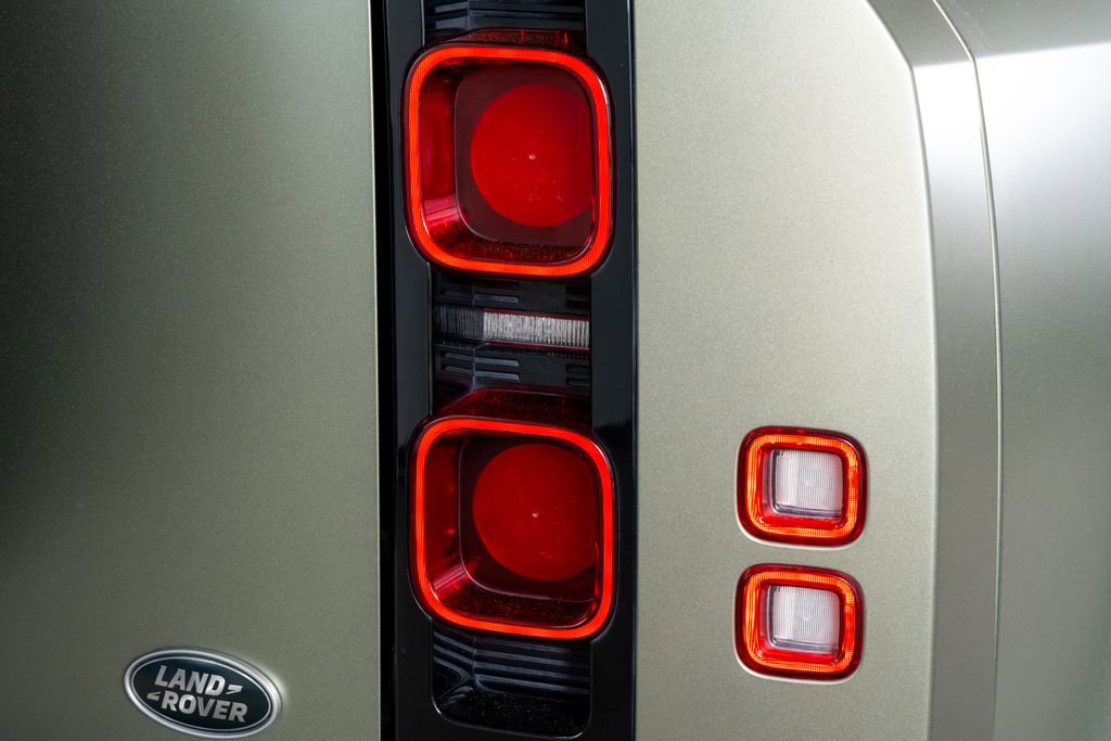 2020 Land Rover Defender 110 SE