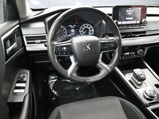 2022 Mitsubishi Outlander ES