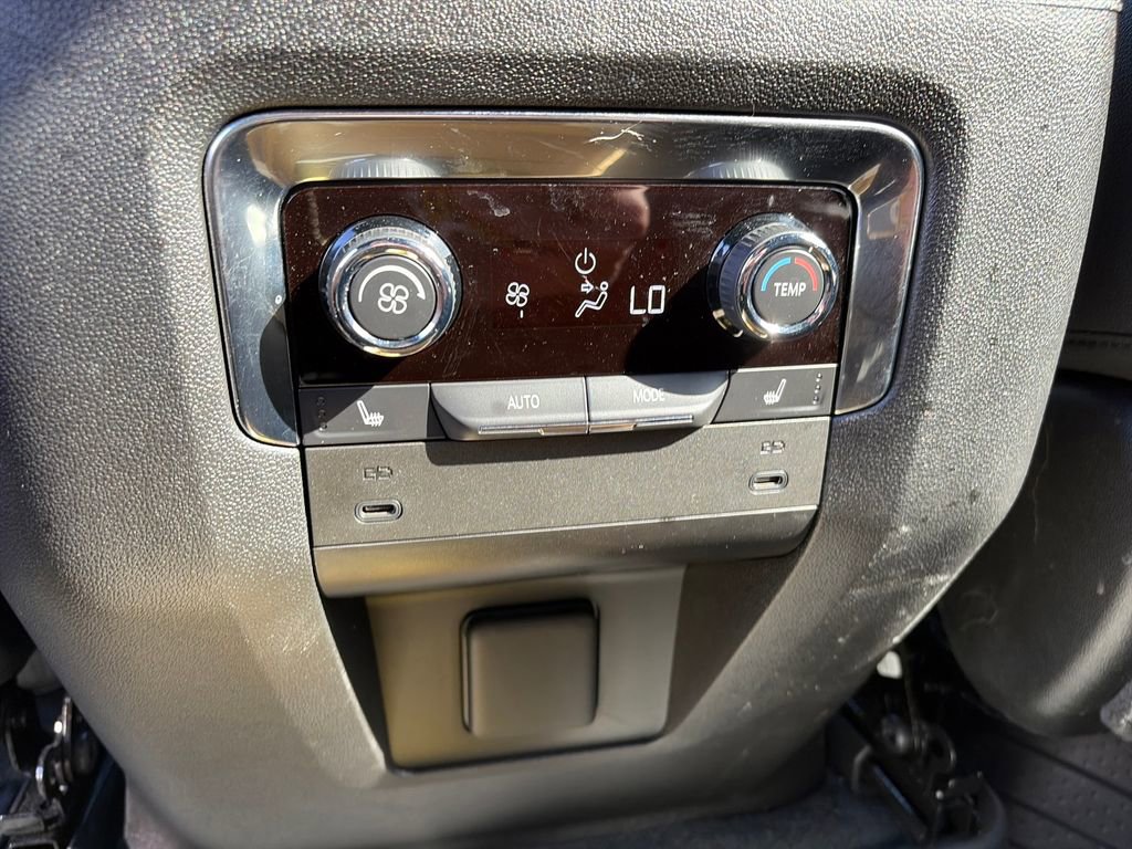 2025 Chevrolet Suburban LT