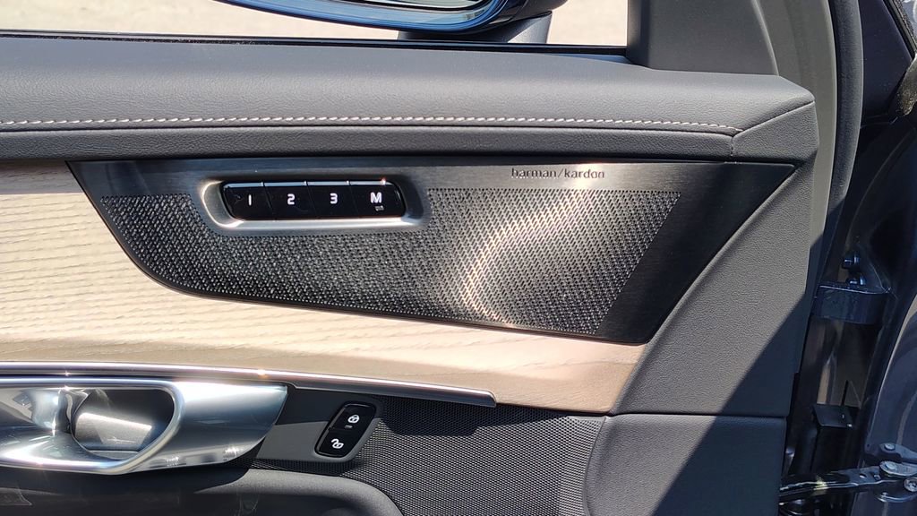 2026 Volvo Xc90 B6 Plus