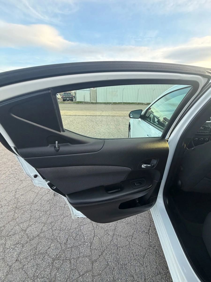 2012 Dodge Avenger SE