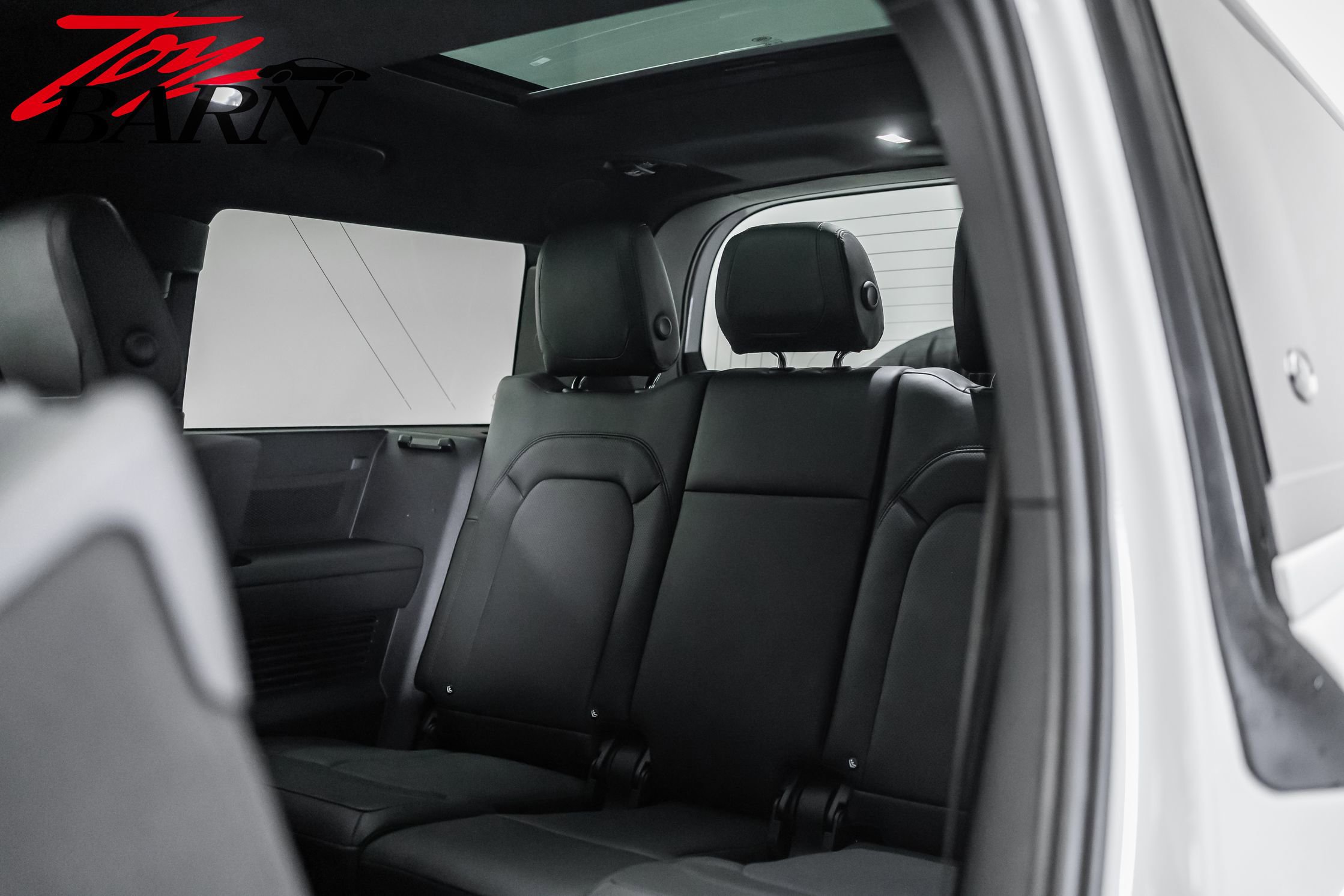 2023 Land Rover Defender 130 SE