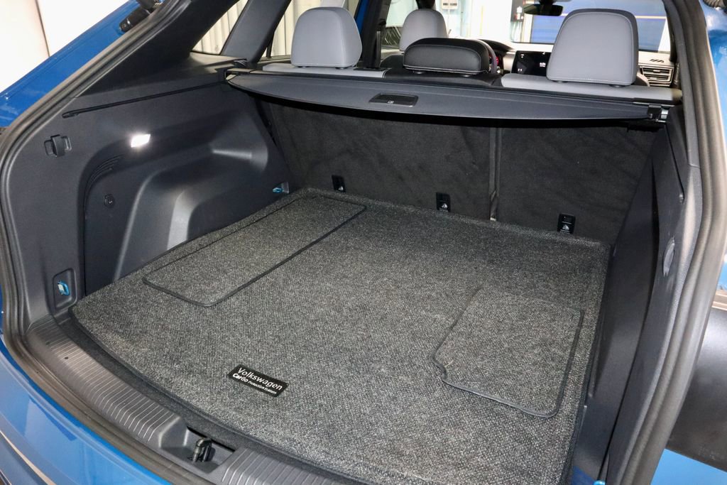 2025 Volkswagen Atlas Cross Sport SEL R-Line