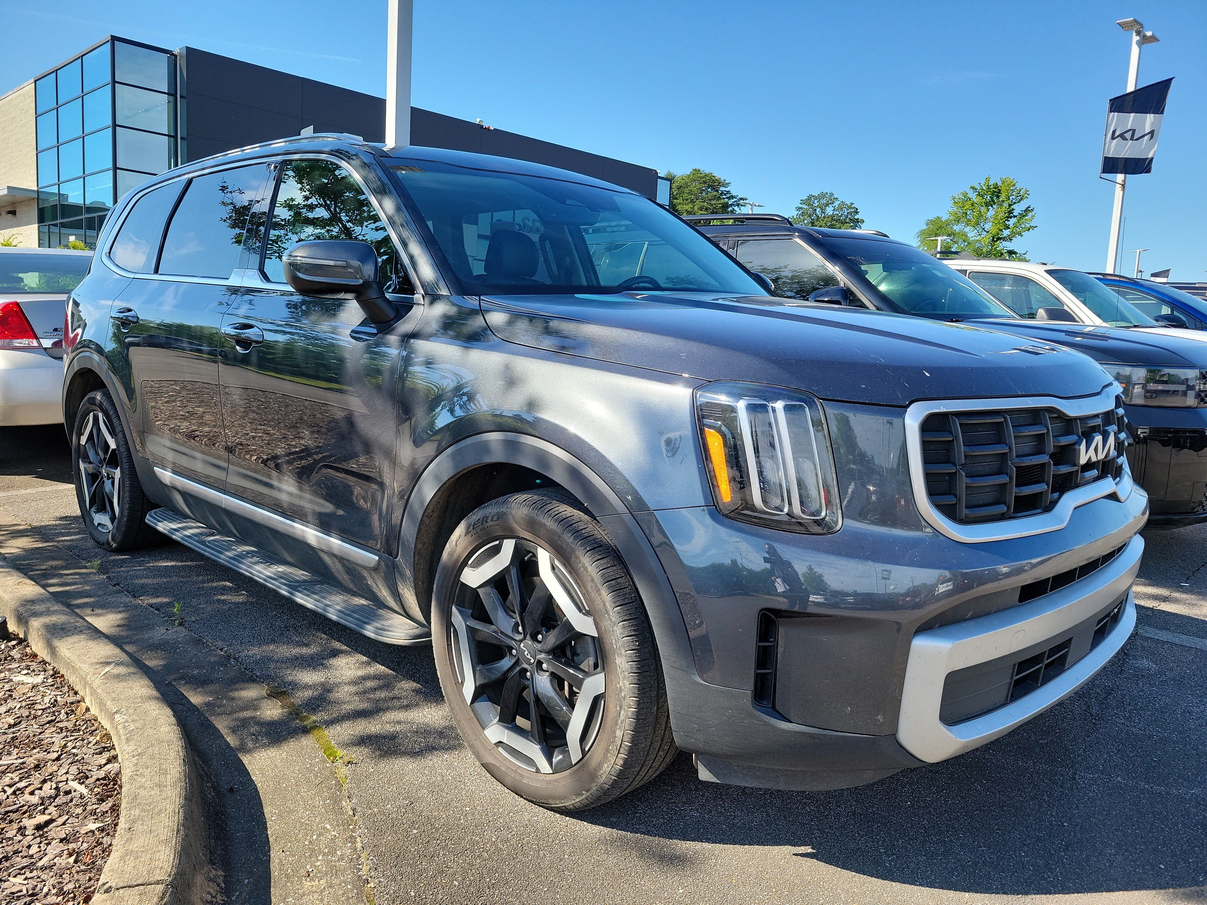 Used 2024 Kia Telluride S w/ S Sunroof Package