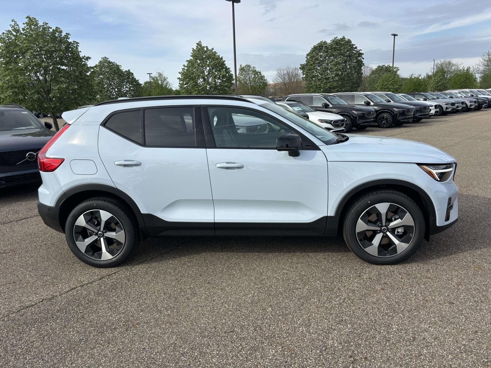 2026 Volvo Xc40 B5 Plus