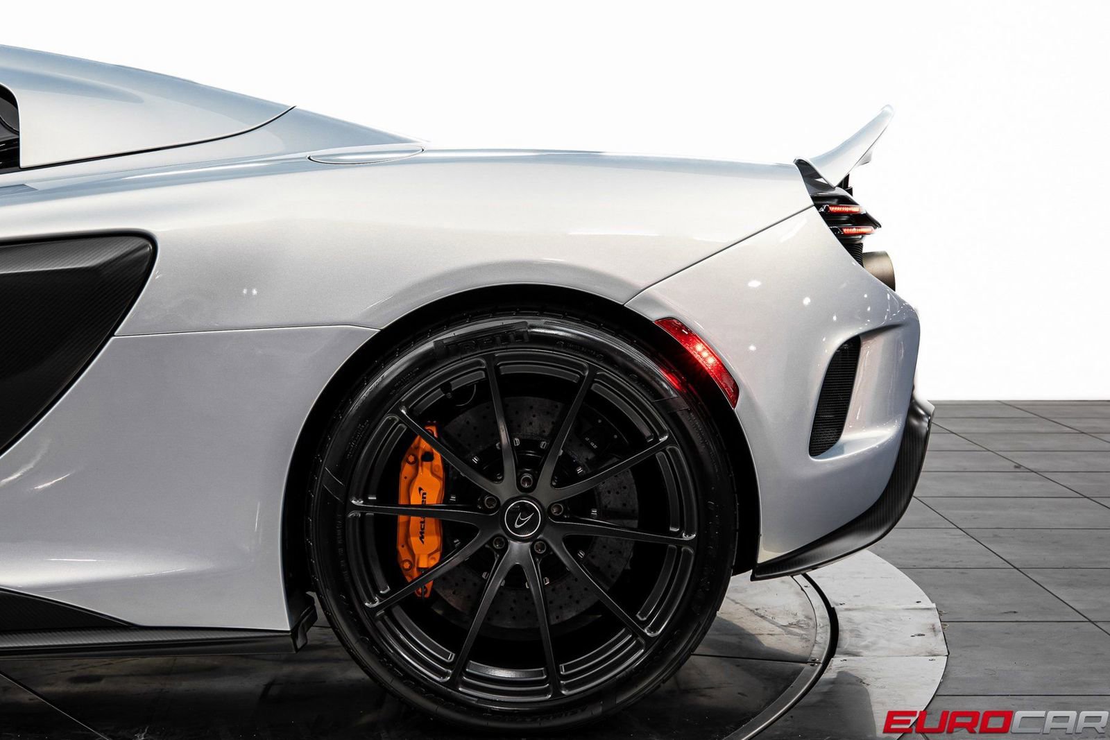 Used 2016 McLaren 675LT Spider photo 23