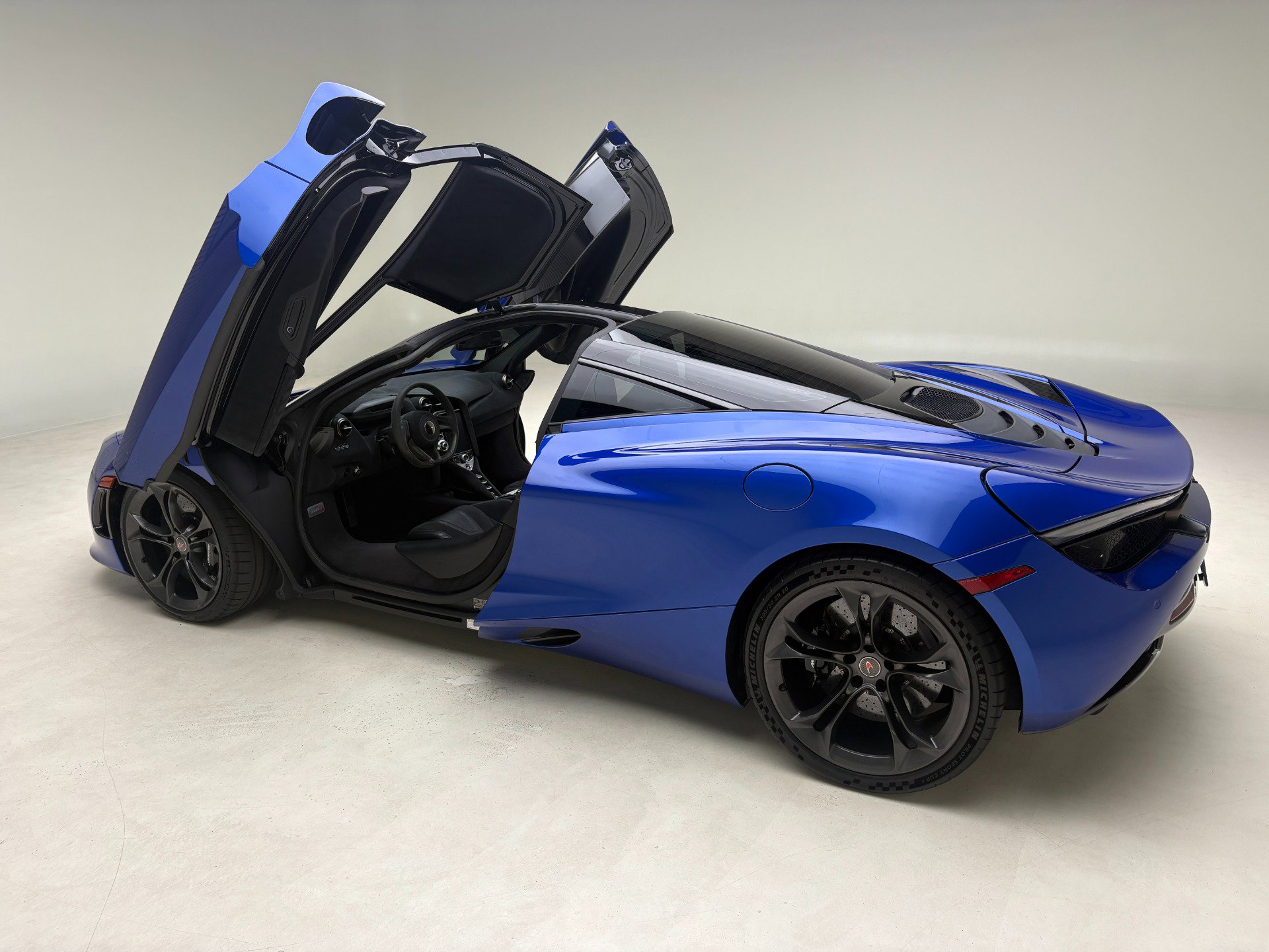 Used 2018 McLaren 720S Performance photo 24