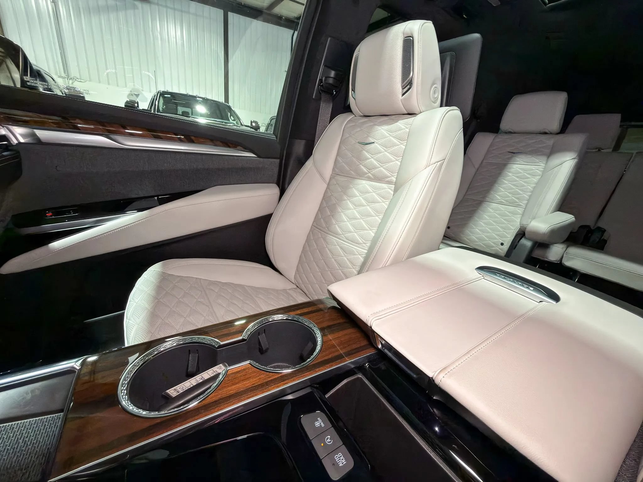 2026 Cadillac Escalade Platinum Sport - Photo 32