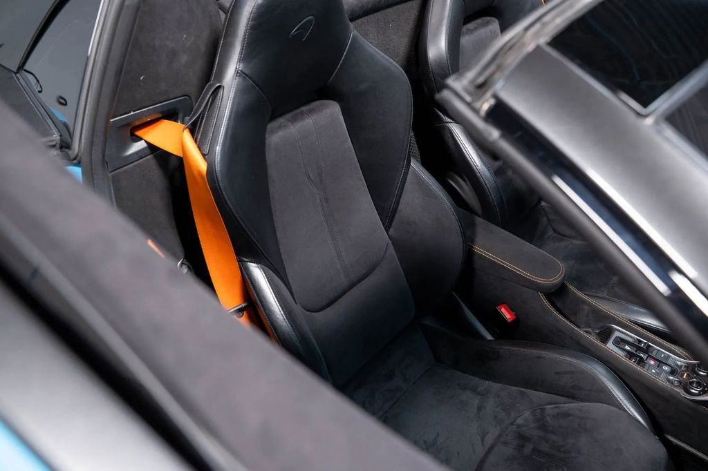 Used 2020 McLaren 600LT Spider photo 33