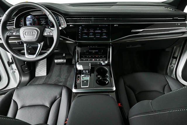 2025 Audi Q8 Premium