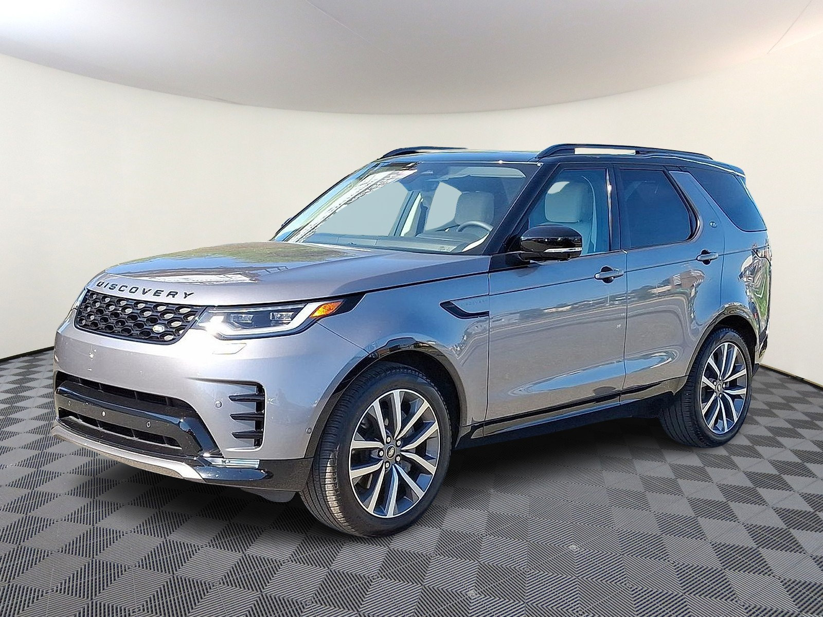Certified 2025 Land Rover Discovery Dynamic SE