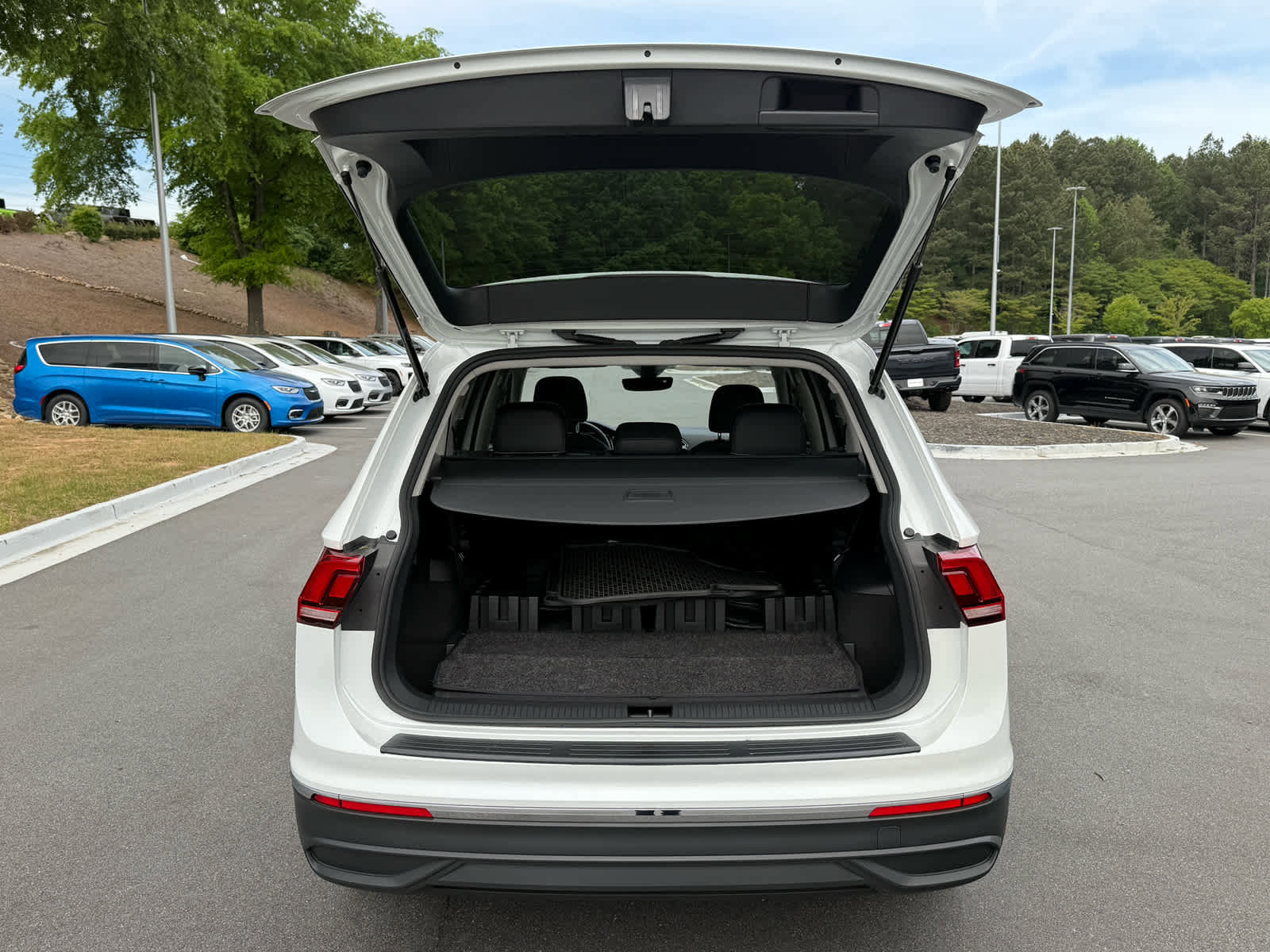 2023 Volkswagen Tiguan SE