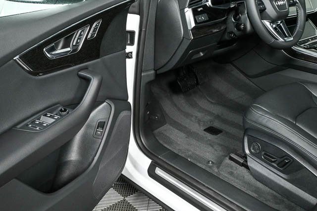 2025 Audi Q8 Premium