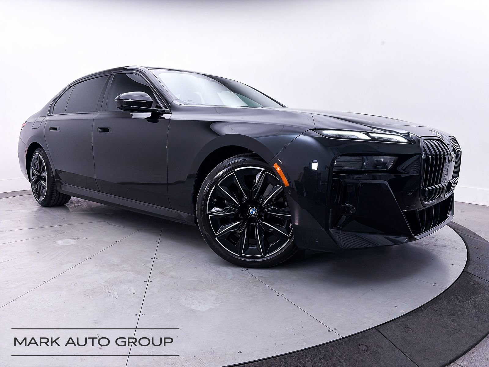 2023 BMW 760i xDrive