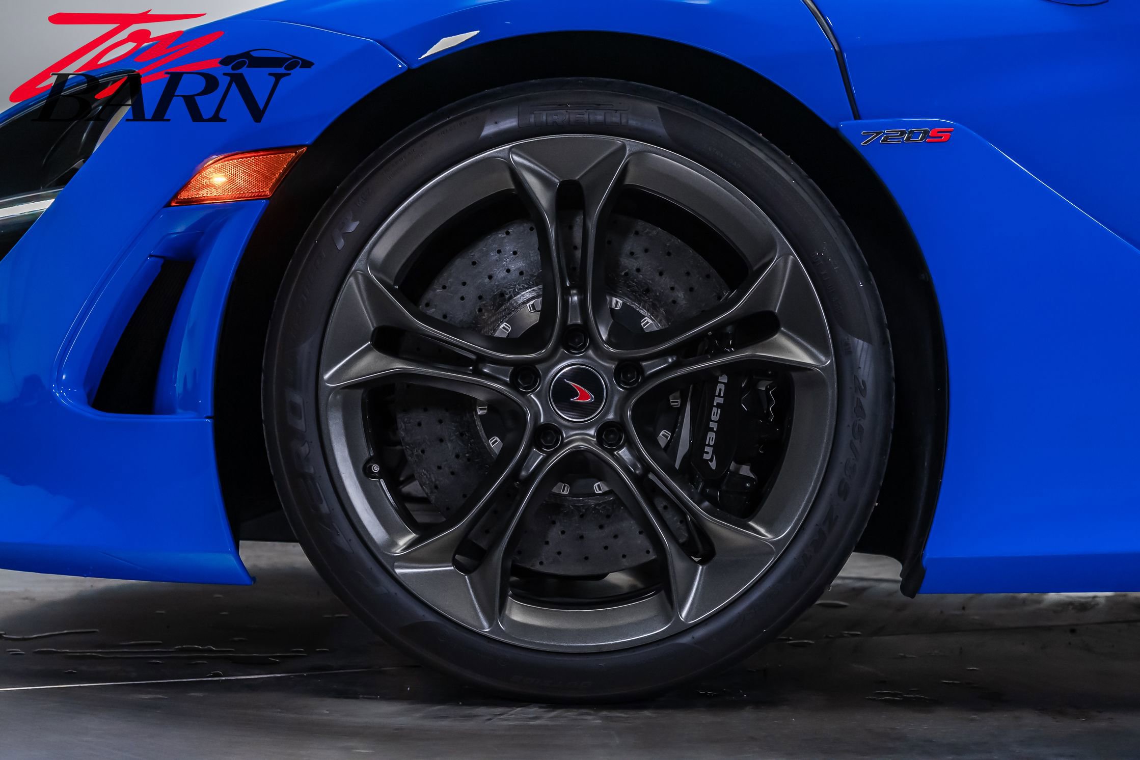 Used 2018 McLaren 720S Performance photo 18