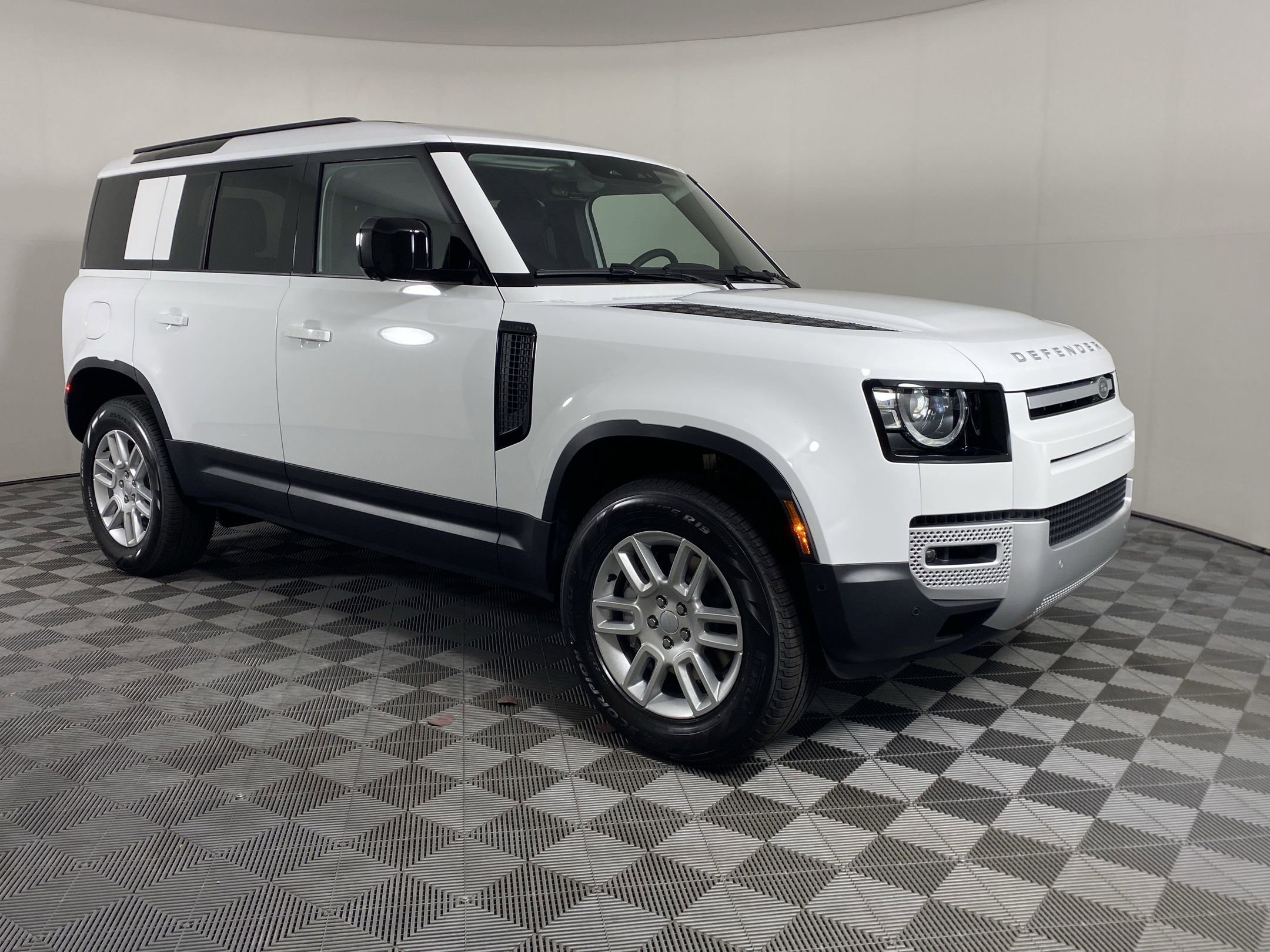 2025 Land Rover Defender 110 S