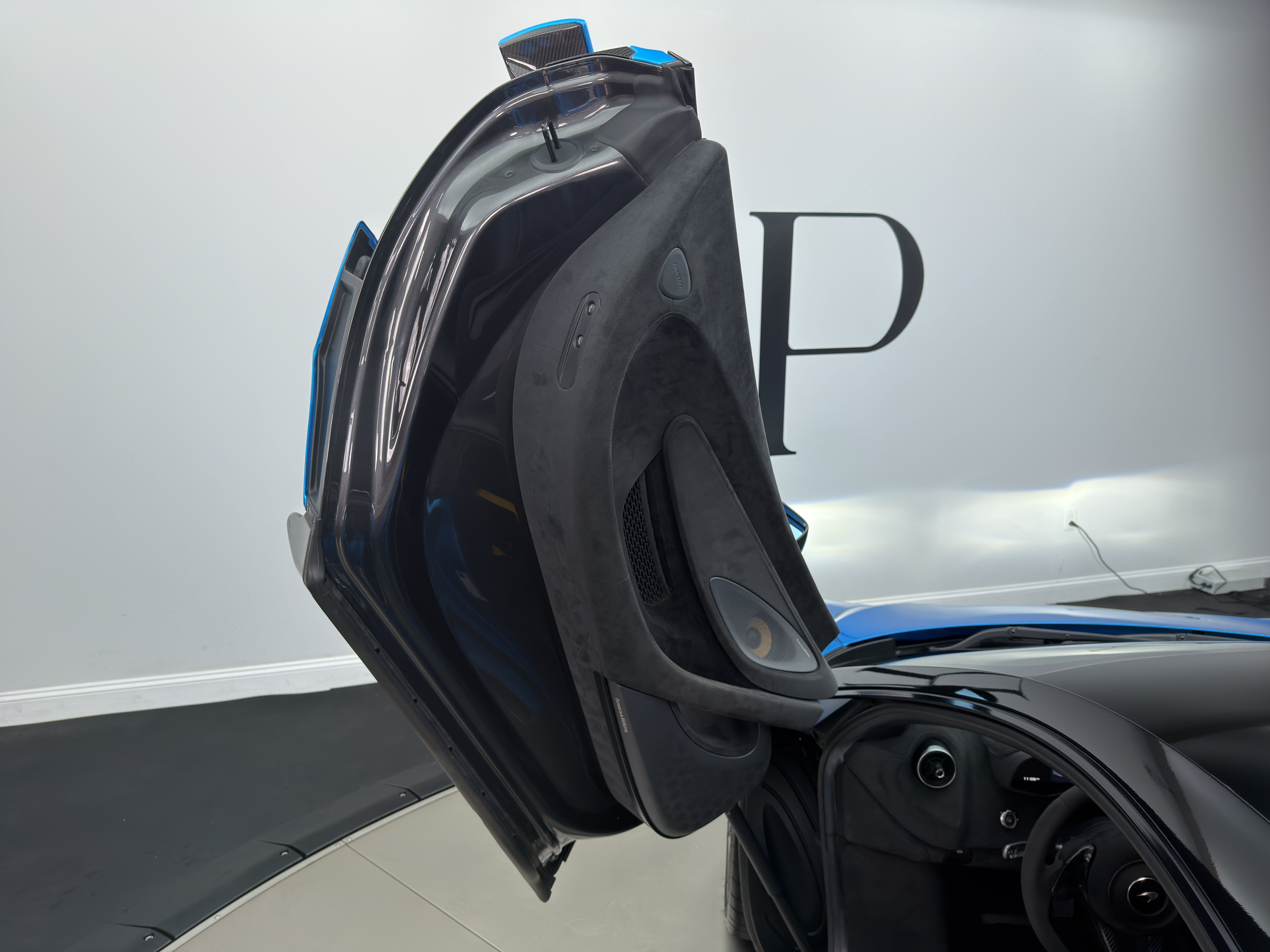 Used 2019 McLaren 600LT photo 14
