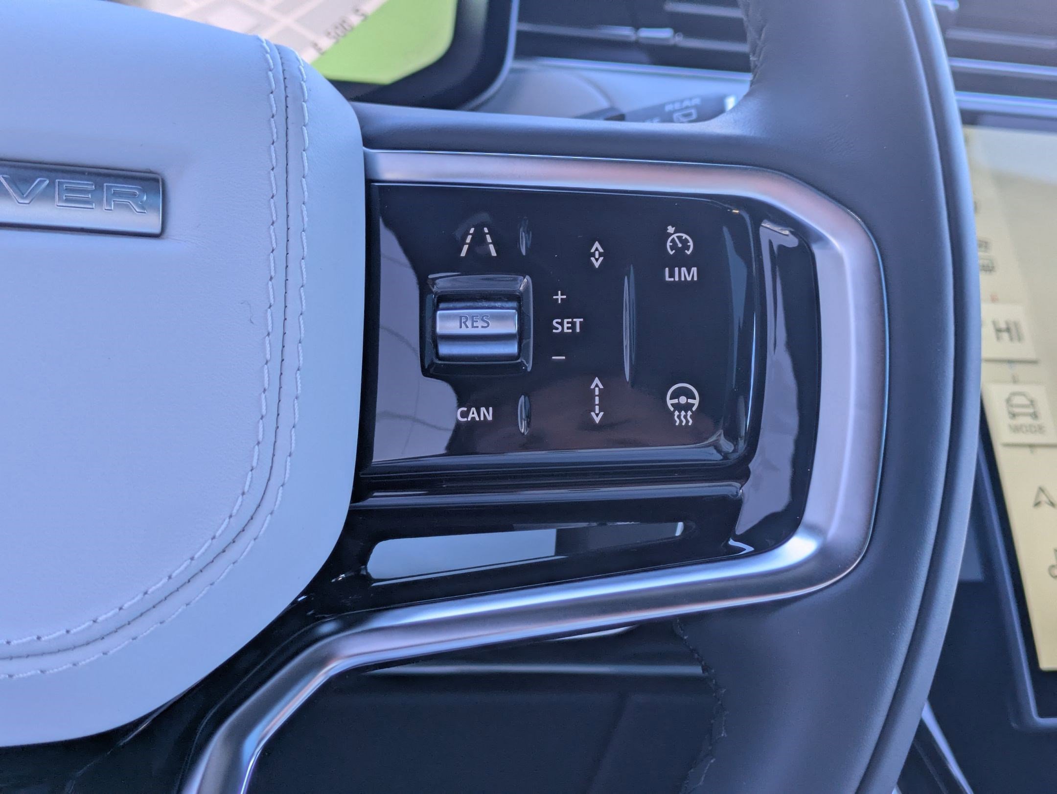 2026 Land Rover Range Rover Sport SE