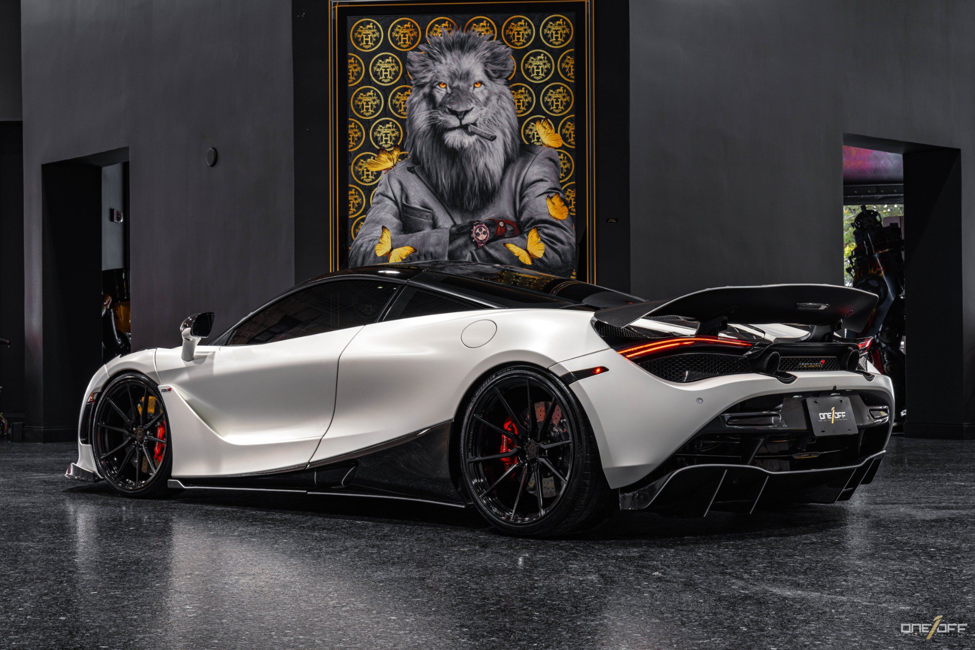Used 2018 McLaren 720S Performance photo 16