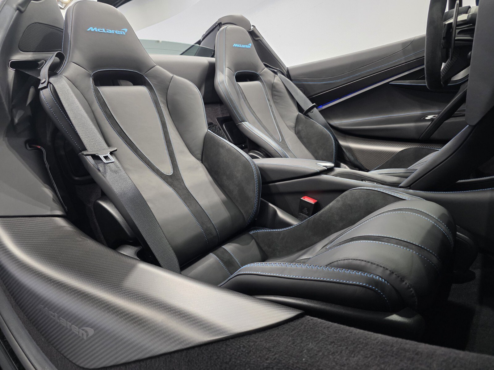Used 2024 McLaren 750S Spider photo 28