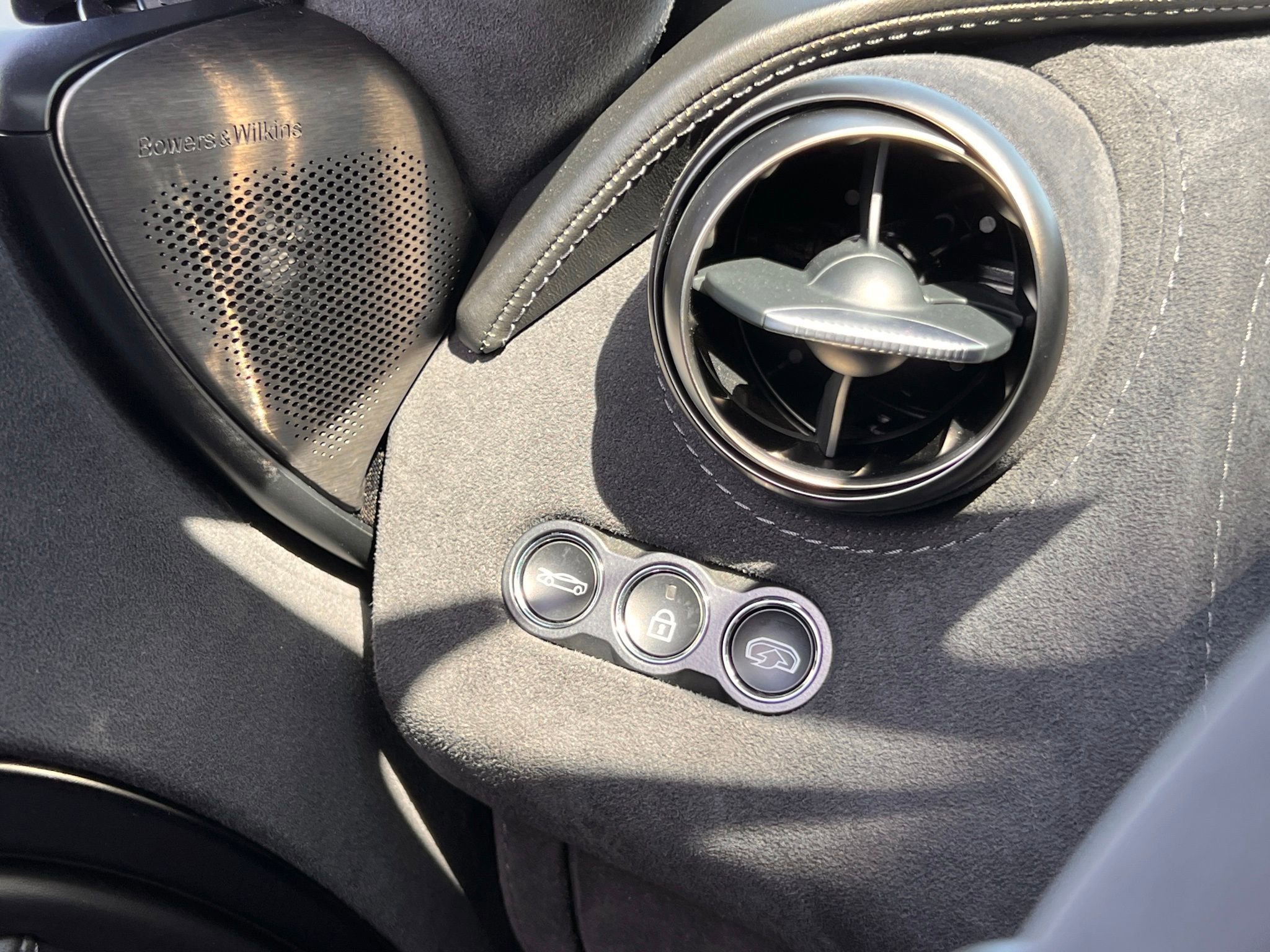 Used 2018 McLaren 720S Performance photo 37
