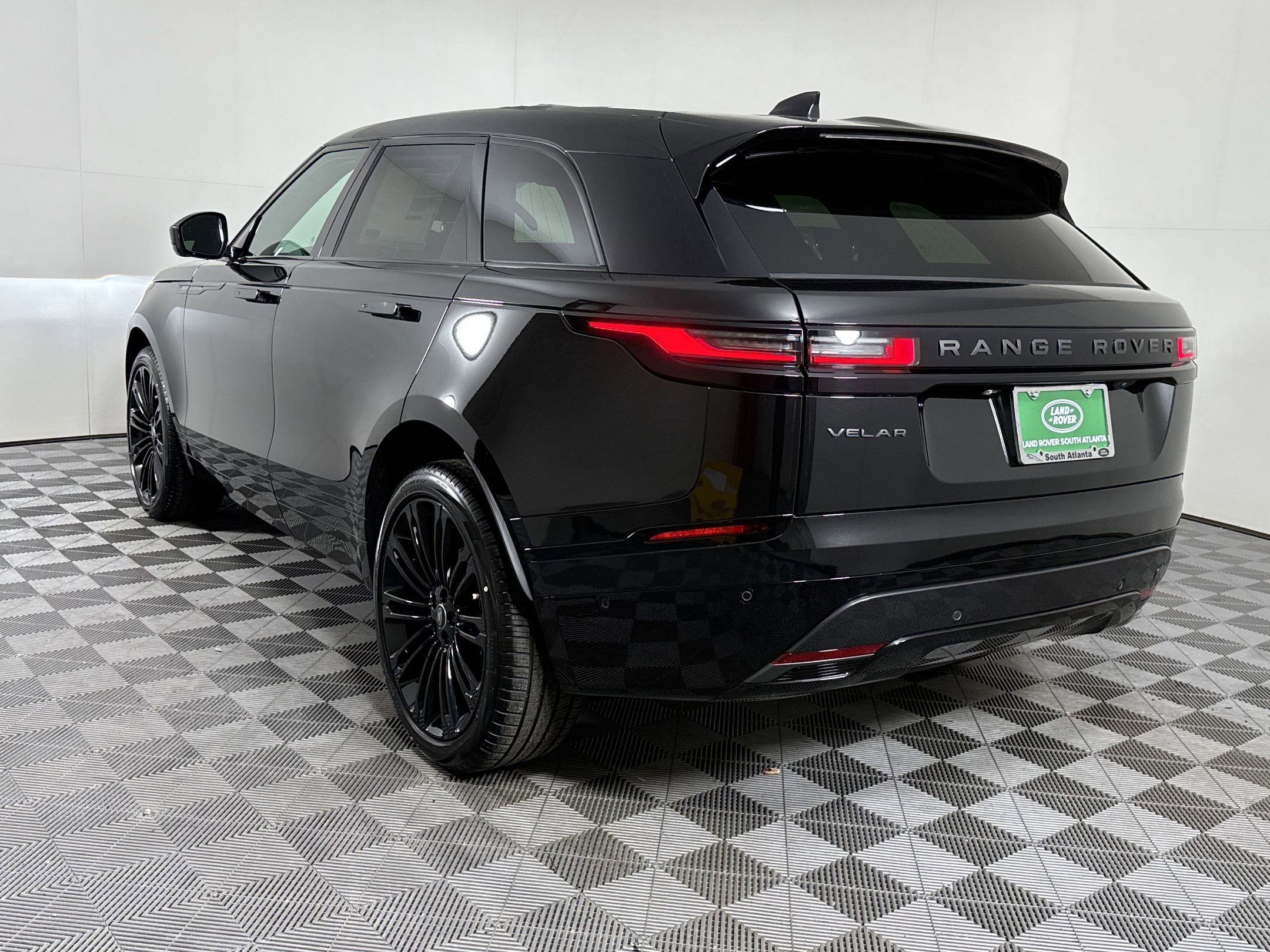2026 Land Rover Range Rover Velar Dynamic SE