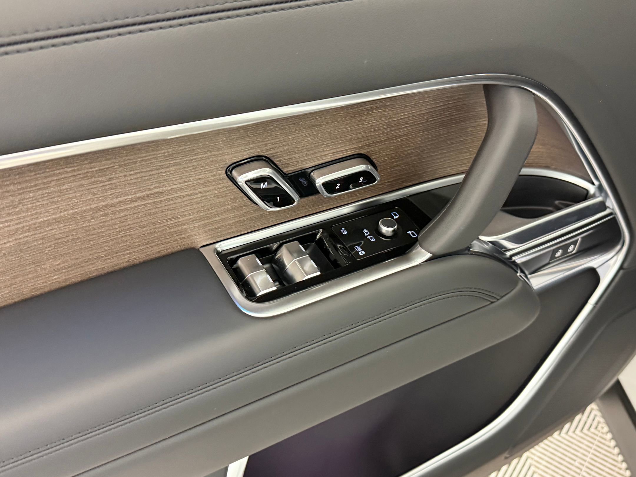 2026 Land Rover Range Rover Long Wheelbase SE