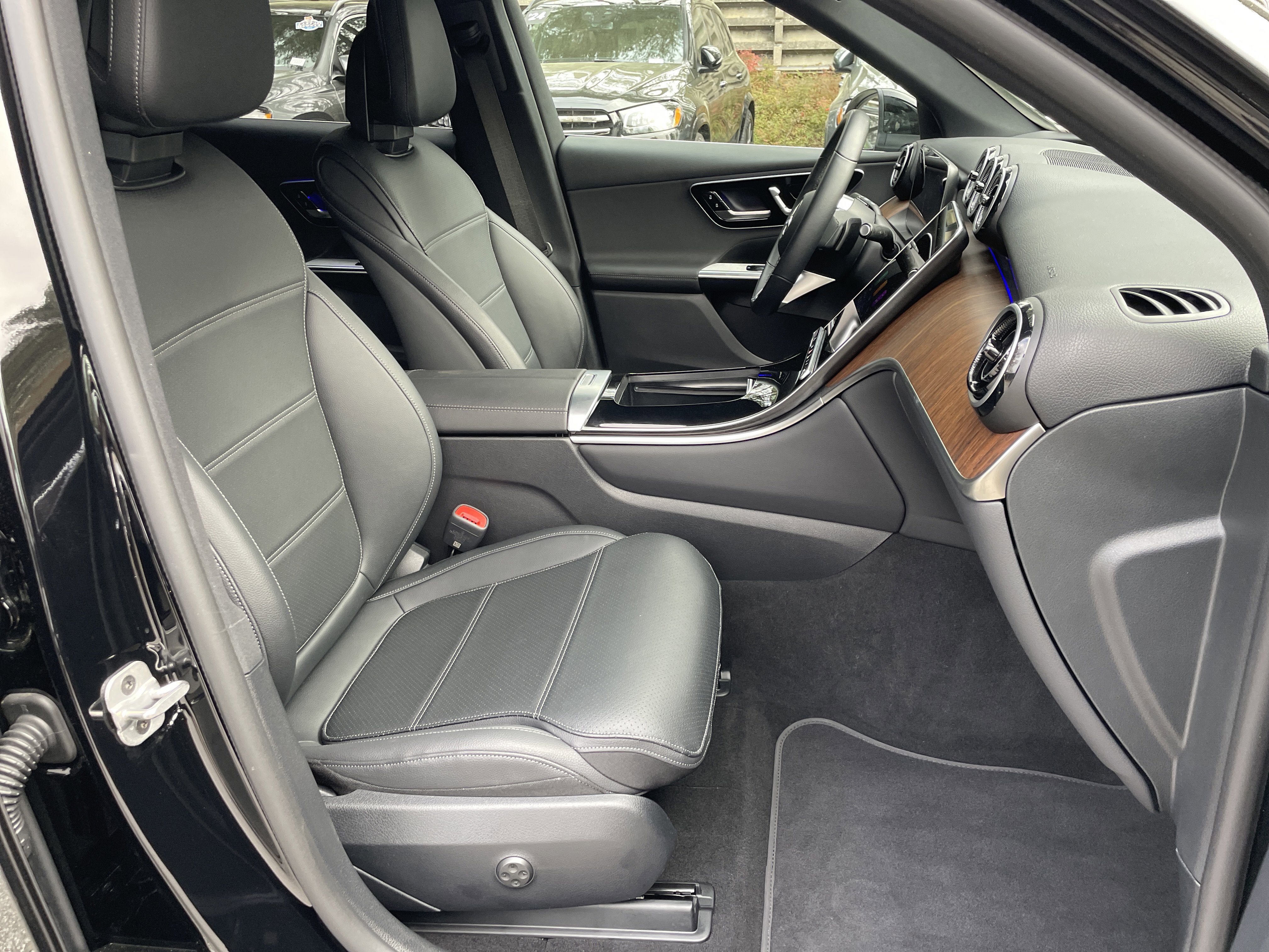 2025 Mercedes-Benz GLC 300